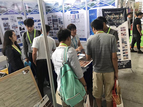 百代云南展會人流如潮